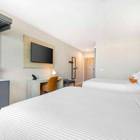 Cambria Hotel Burbank Airport Exterior photo