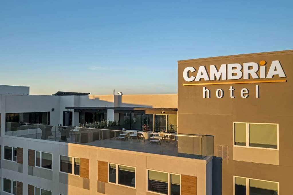 Cambria Hotel Burbank Airport Exterior photo